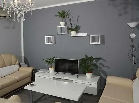 Laura Apartment *