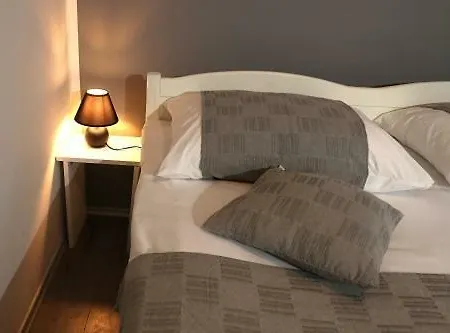 Laura Apartman *