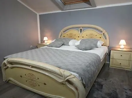 Laura Apartman *
